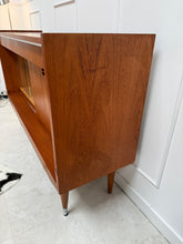 Charger l&#39;image dans la galerie, Petite enfilade scandinave éclairée