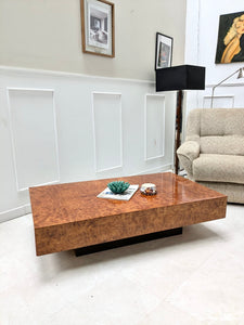 Table basse en loupe d’orme