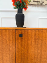 Charger l&#39;image dans la galerie, Buffet moderniste vintage