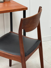Charger l&#39;image dans la galerie, Chaise scandinave en teck vintage
