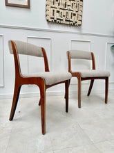 Charger l&#39;image dans la galerie, Paire de chaises vintage