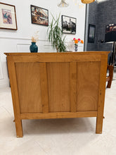 Charger l'image dans la galerie, Commode vintage pieds compas