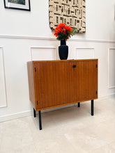 Charger l&#39;image dans la galerie, Buffet moderniste vintage