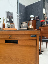 Charger l&#39;image dans la galerie, Bureau de direction vintage
