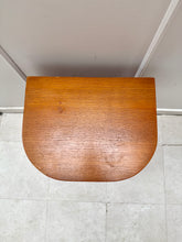 Charger l'image dans la galerie, Table de chevet pied compas