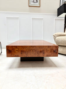 Table basse en loupe d’orme