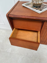 Charger l'image dans la galerie, Buffet vintage