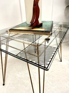 Table d’appoint quadrillée