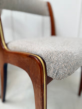 Charger l&#39;image dans la galerie, Paire de chaises vintage
