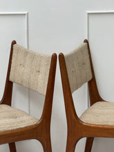 Charger l&#39;image dans la galerie, Paire de chaises danoises vintage