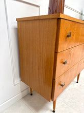Charger l'image dans la galerie, Commode vintage pieds fuseaux