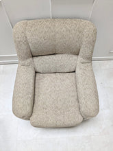 Charger l&#39;image dans la galerie, Fauteuil beige années 70