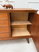 Charger l'image dans la galerie, Buffet vintage pieds compas