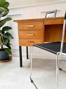 Bureau vintage moderniste