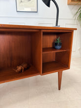Charger l'image dans la galerie, Bureau scandinave en teck double face