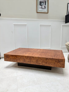 Table basse en loupe d’orme