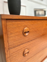 Charger l&#39;image dans la galerie, Commode en teck