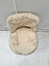 Charger l&#39;image dans la galerie, Chaise moumoute Lola