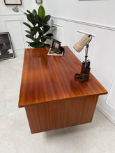 Charger l&#39;image dans la galerie, Bureau moderniste 60’s