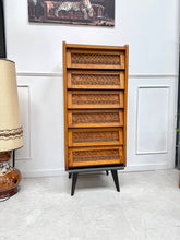 Charger l'image dans la galerie, Chiffonnier vintage en rotin