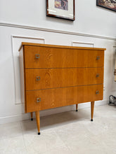 Charger l'image dans la galerie, Commode vintage pieds fuseaux