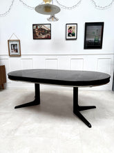 Charger l'image dans la galerie, Ensemble table ronde + chaises en cuir