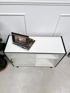 Buffet noir et blanc