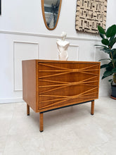 Charger l'image dans la galerie, Commode rotin vintage