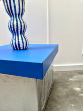 Charger l&#39;image dans la galerie, Bout de canapé bleu et chromé