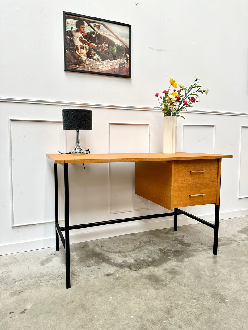 Bureau moderniste vintage