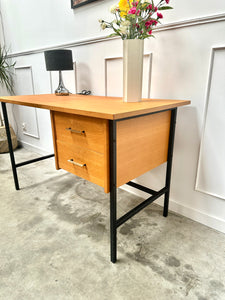 Bureau moderniste vintage