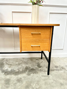 Bureau moderniste vintage