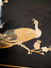 Charger l&#39;image dans la galerie, Cadre doré avec oiseau en paille