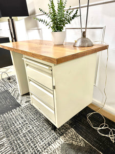 Bureau métallique dessus Formica bois