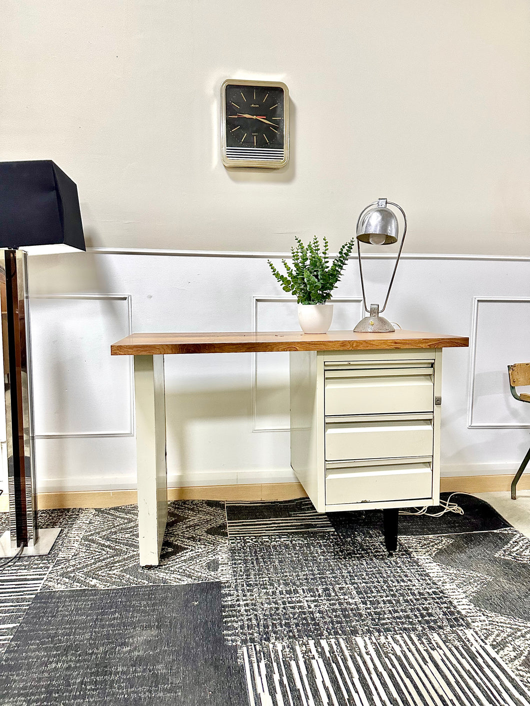 Bureau métallique dessus Formica bois