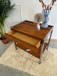 Table d’appoint design avec tiroir