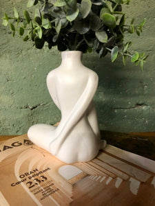 Vase blanc corps de femme