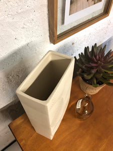 Vase rectangulaire beige
