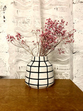 Charger l&#39;image dans la galerie, Vase en céramique noir et blanc