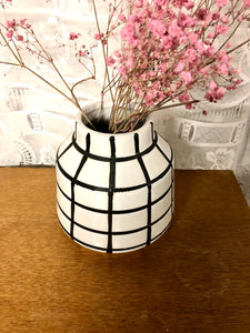 Vase en céramique noir et blanc