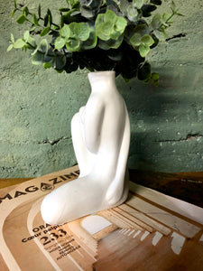 Vase blanc corps de femme