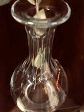 Charger l&#39;image dans la galerie, Pichet / vase verre ciselé