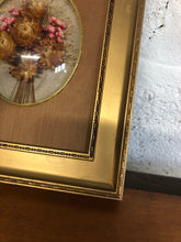 Charger l&#39;image dans la galerie, Cadre doré avec fleurs séchées