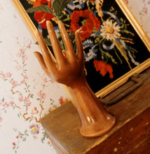 Charger l&#39;image dans la galerie, Soliflore main en céramique brune