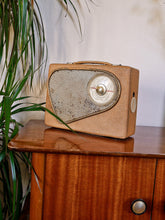 Charger l&#39;image dans la galerie, Radio vintage portable