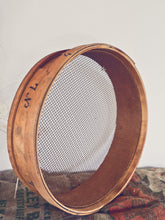 Charger l&#39;image dans la galerie, Tamis de maçon vintage